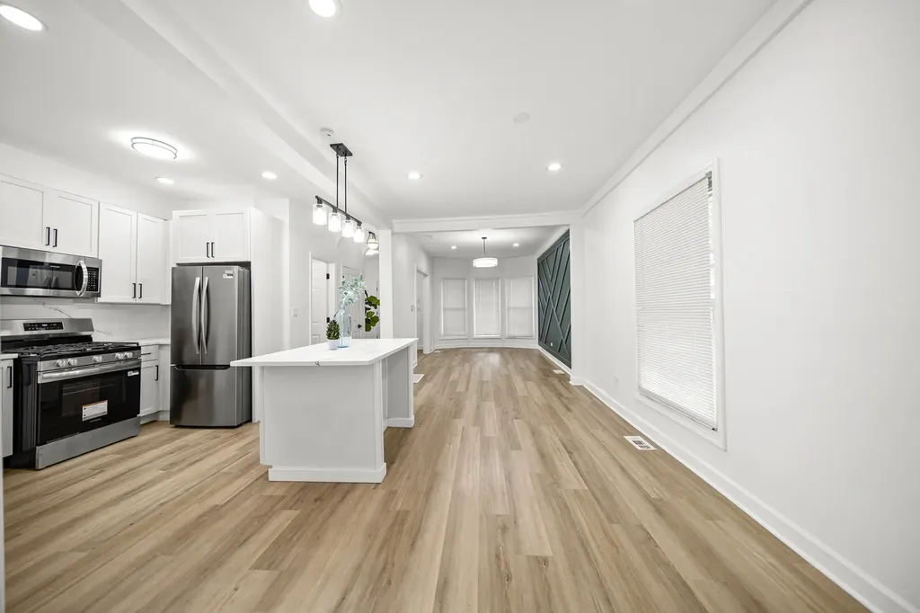 639 North Leamington Avenue Chicago IL 60644