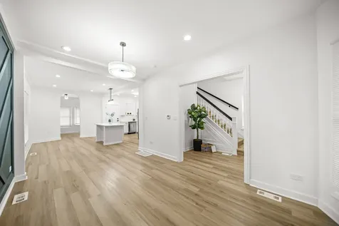 639 North Leamington Avenue Chicago IL 60644