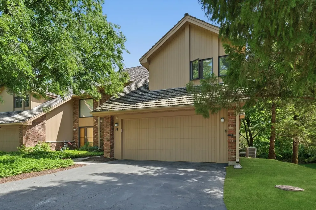 56 Oak Creek Court Burr Ridge IL 60527