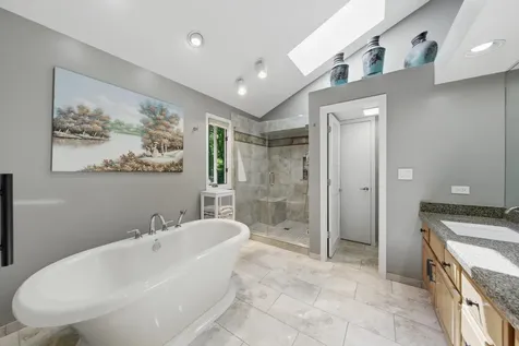 56 Oak Creek Court Burr Ridge IL 60527