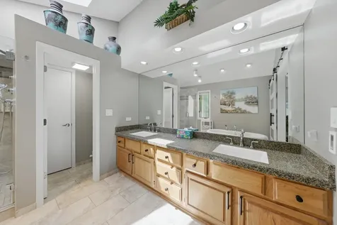 56 Oak Creek Court Burr Ridge IL 60527