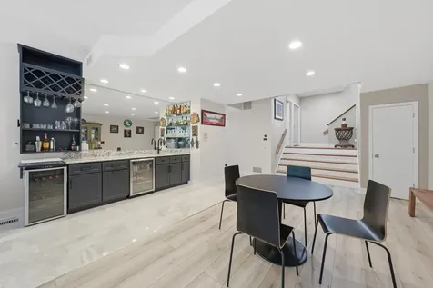 56 Oak Creek Court Burr Ridge IL 60527