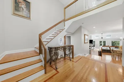 56 Oak Creek Court Burr Ridge IL 60527
