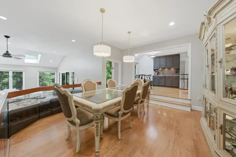 56 Oak Creek Court Burr Ridge IL 60527