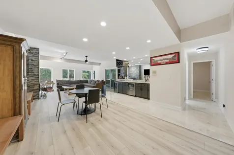 56 Oak Creek Court Burr Ridge IL 60527