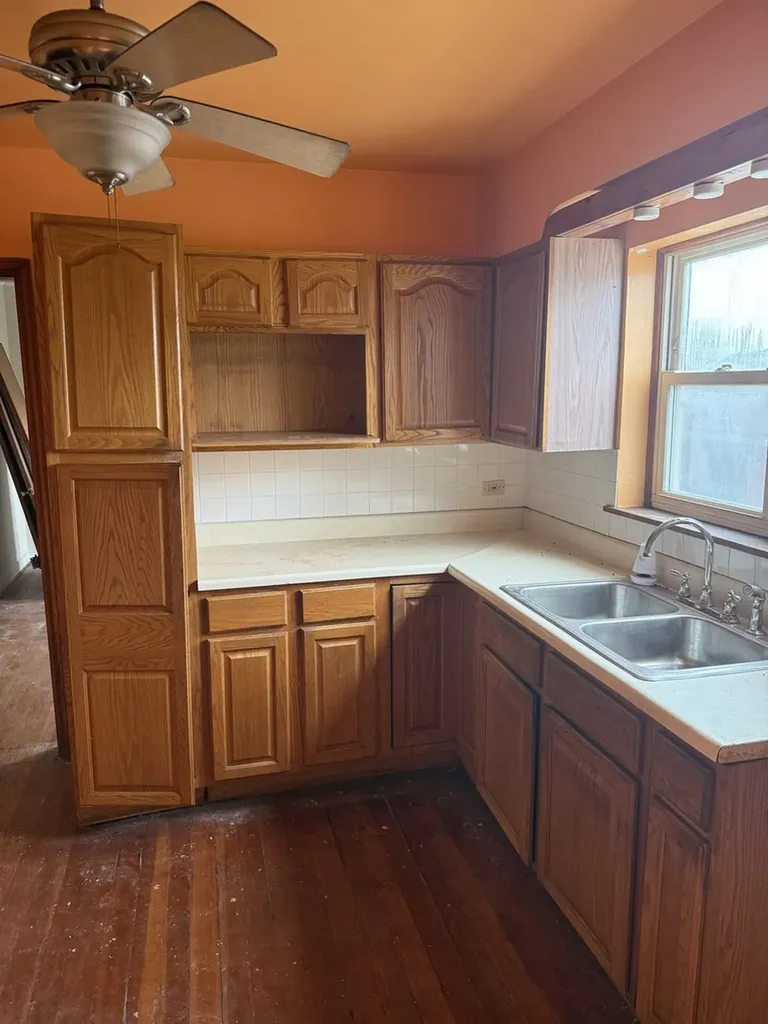 8313 South Wabash Avenue Chicago IL 60619