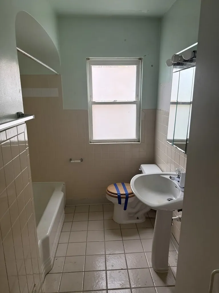 8313 South Wabash Avenue Chicago IL 60619