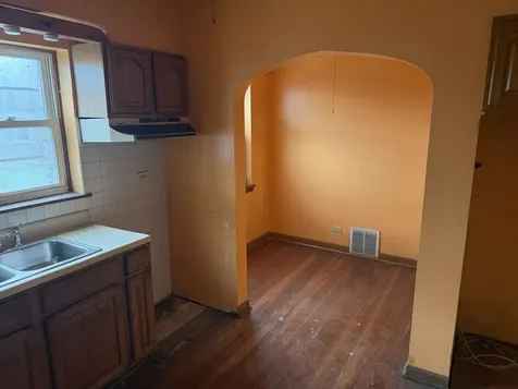 8313 South Wabash Avenue Chicago IL 60619