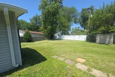 12 Circle Drive E Montgomery IL 60538