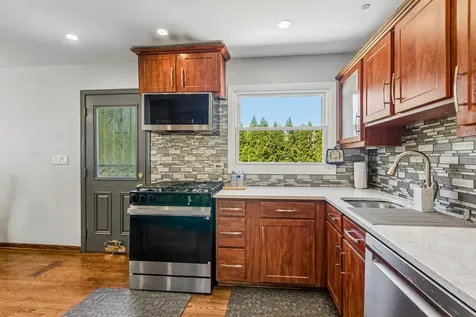 774 Polynesian Drive Des Plaines IL 60016