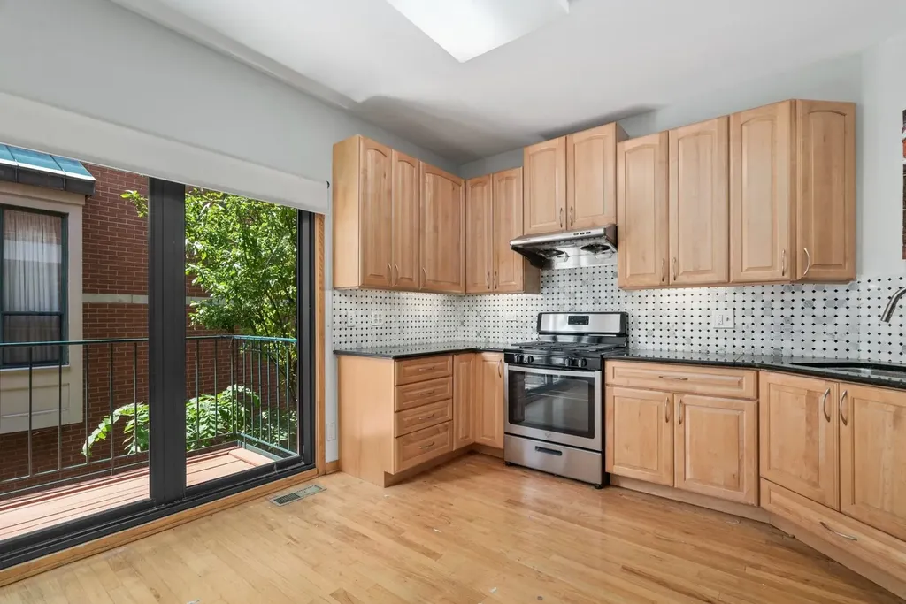 604 South Laflin Street Chicago IL 60607