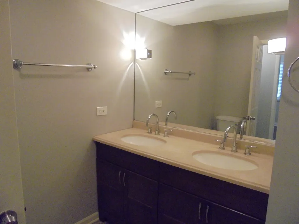 1130 Laurel Drive Aurora IL 60506