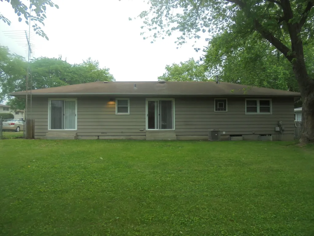 1130 Laurel Drive Aurora IL 60506