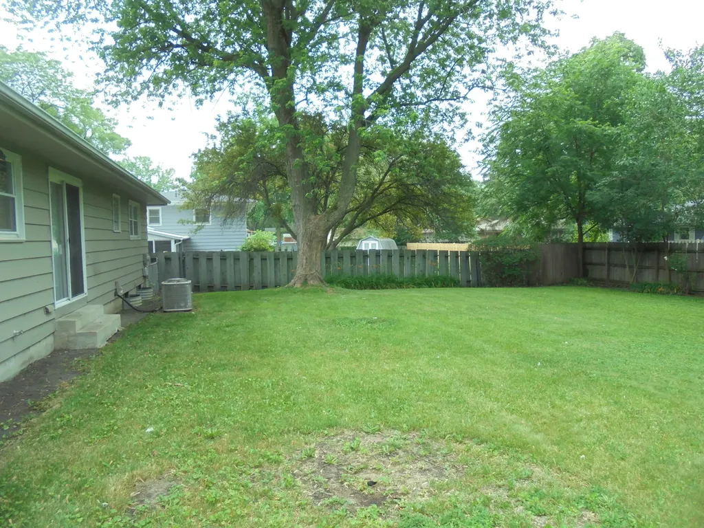 1130 Laurel Drive Aurora IL 60506