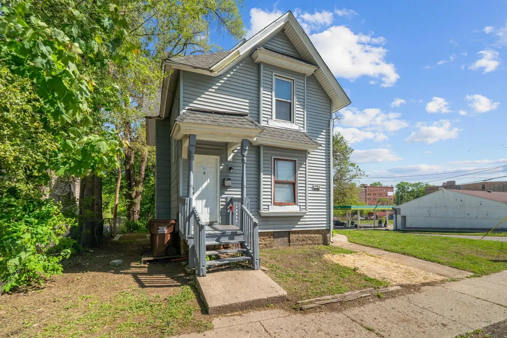 928 8TH Avenue Rockford IL 61104