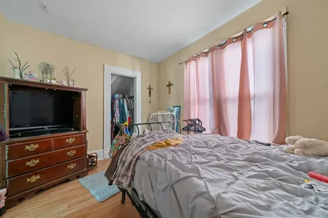 928 8TH Avenue Rockford IL 61104