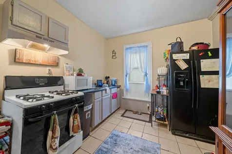 928 8TH Avenue Rockford IL 61104