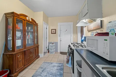 928 8TH Avenue Rockford IL 61104