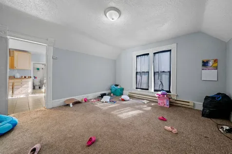 928 8TH Avenue Rockford IL 61104