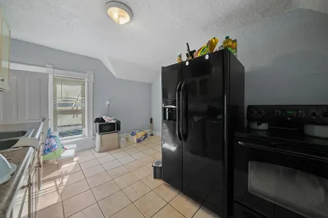 928 8TH Avenue Rockford IL 61104