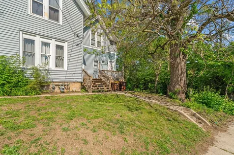 928 8TH Avenue Rockford IL 61104