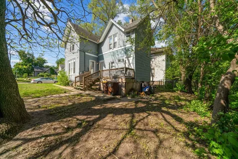 928 8TH Avenue Rockford IL 61104