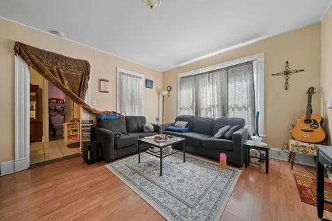 928 8TH Avenue Rockford IL 61104