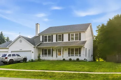 2005 Red Barn Road Woodstock IL 60098