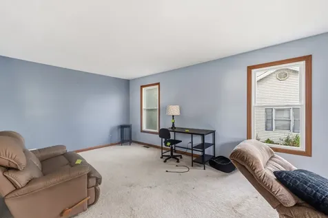 2005 Red Barn Road Woodstock IL 60098