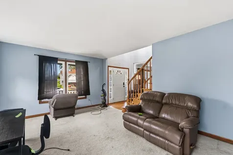 2005 Red Barn Road Woodstock IL 60098