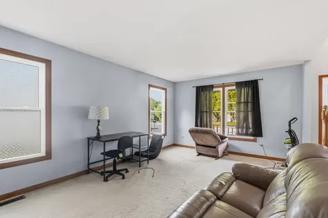 2005 Red Barn Road Woodstock IL 60098