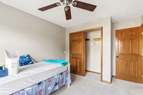 2005 Red Barn Road Woodstock IL 60098