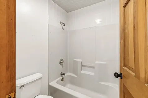 2005 Red Barn Road Woodstock IL 60098
