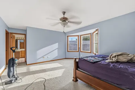 2005 Red Barn Road Woodstock IL 60098