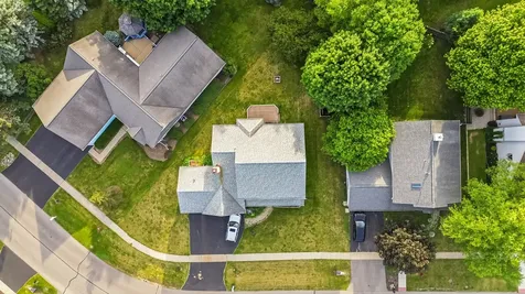 2005 Red Barn Road Woodstock IL 60098