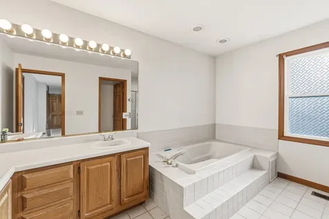 2005 Red Barn Road Woodstock IL 60098