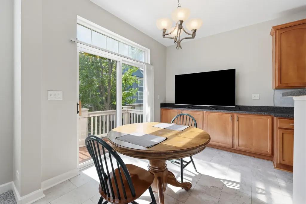1103 Bartholdi Court Carol Stream IL 60188