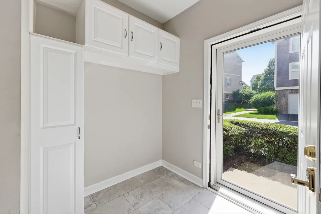 1103 Bartholdi Court Carol Stream IL 60188