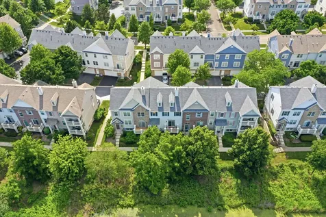 1103 Bartholdi Court Carol Stream IL 60188