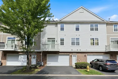 1103 Bartholdi Court Carol Stream IL 60188