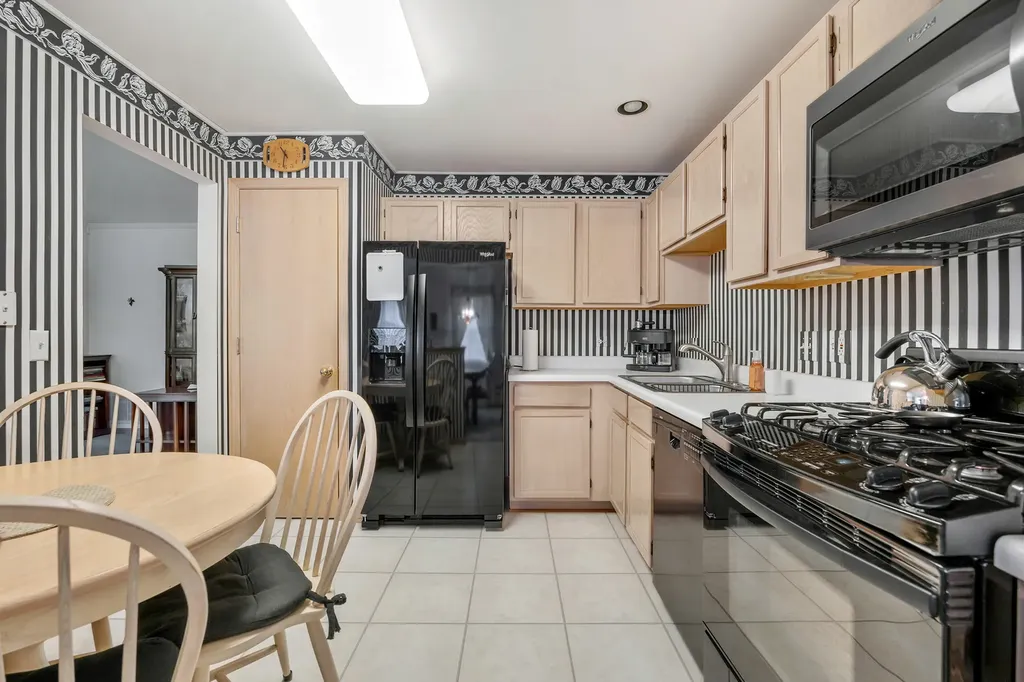 75 Larch Court Schaumburg IL 60193