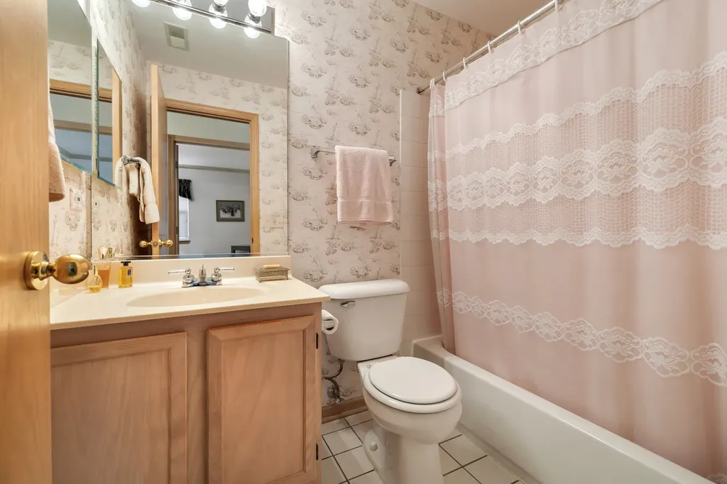 75 Larch Court Schaumburg IL 60193