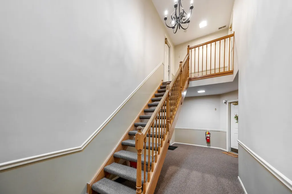 75 Larch Court Schaumburg IL 60193