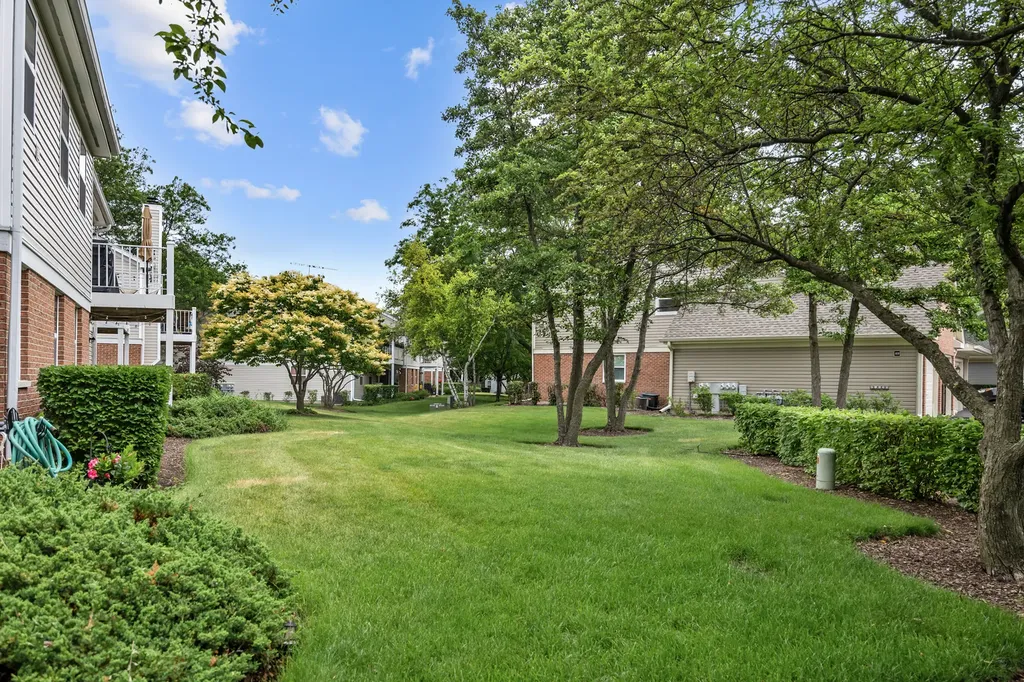 75 Larch Court Schaumburg IL 60193