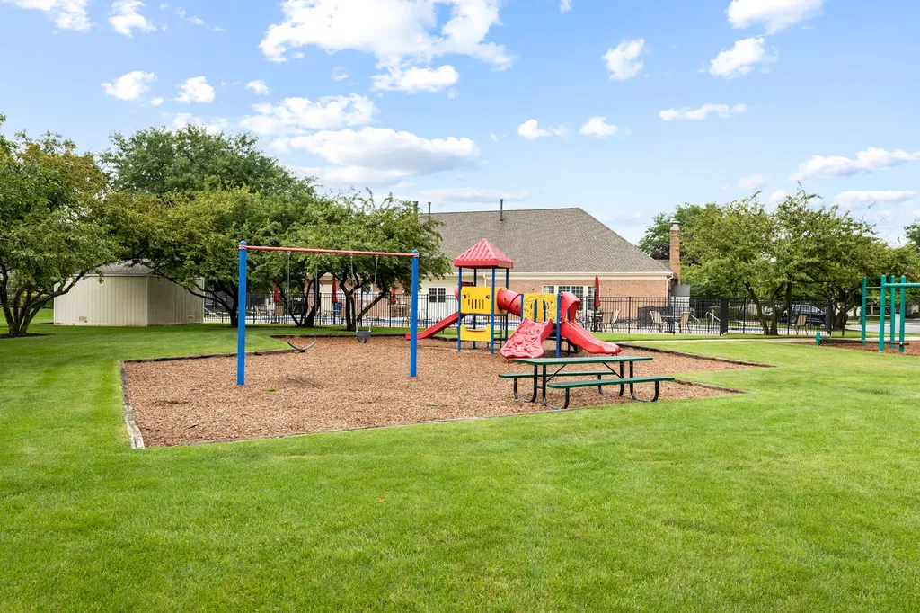 75 Larch Court Schaumburg IL 60193