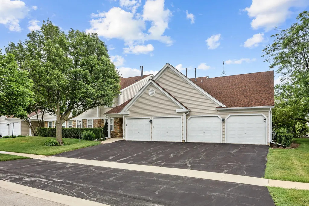 75 Larch Court Schaumburg IL 60193