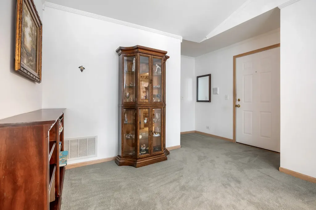 75 Larch Court Schaumburg IL 60193