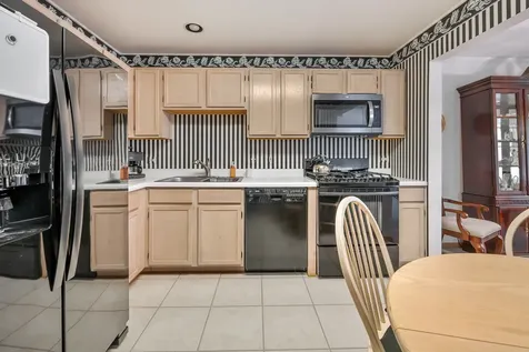75 Larch Court Schaumburg IL 60193