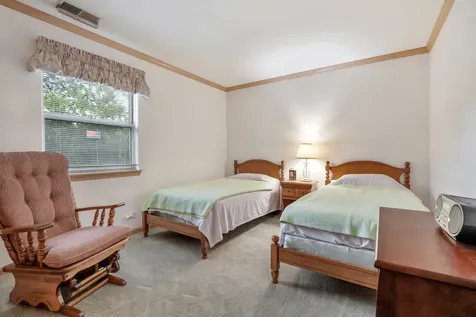 75 Larch Court Schaumburg IL 60193