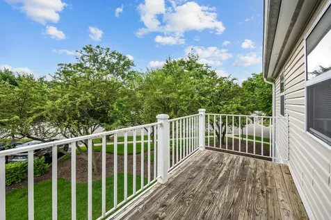 75 Larch Court Schaumburg IL 60193